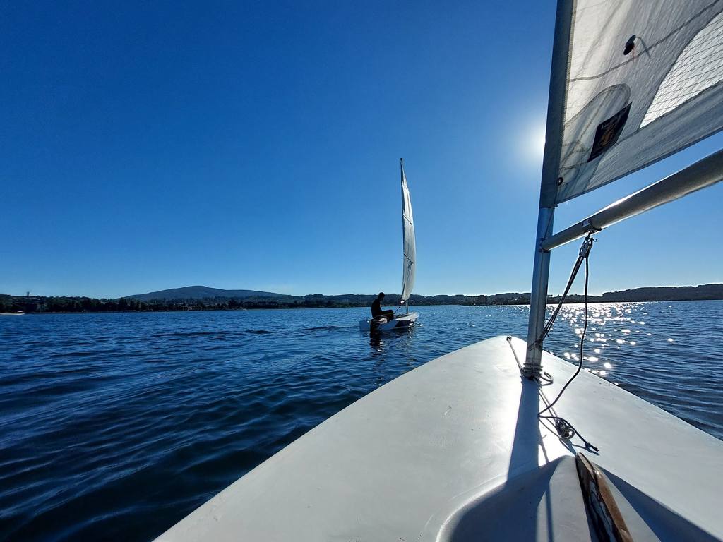 Clase de velerismo en el Lago Villarrica