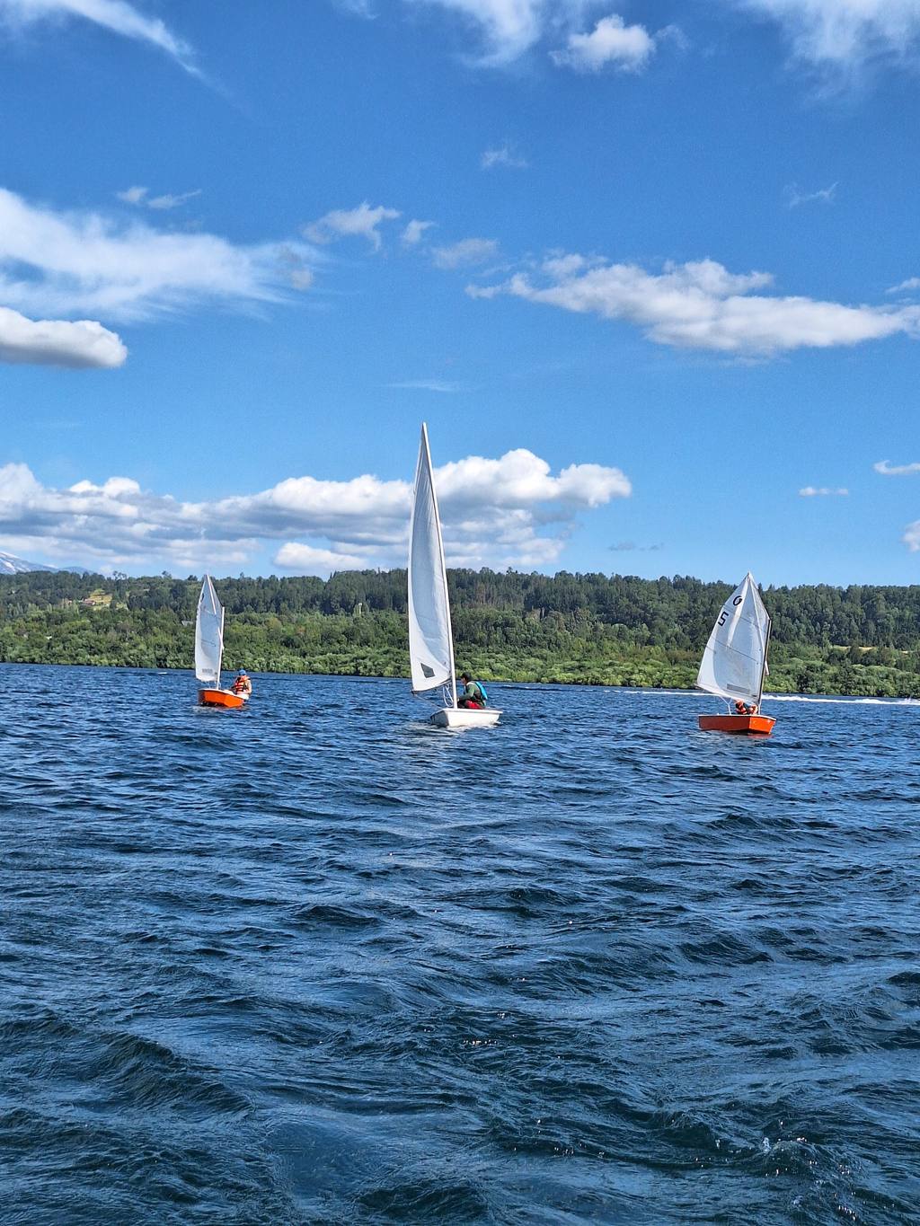 Clase de velerismo en el Lago Villarrica
