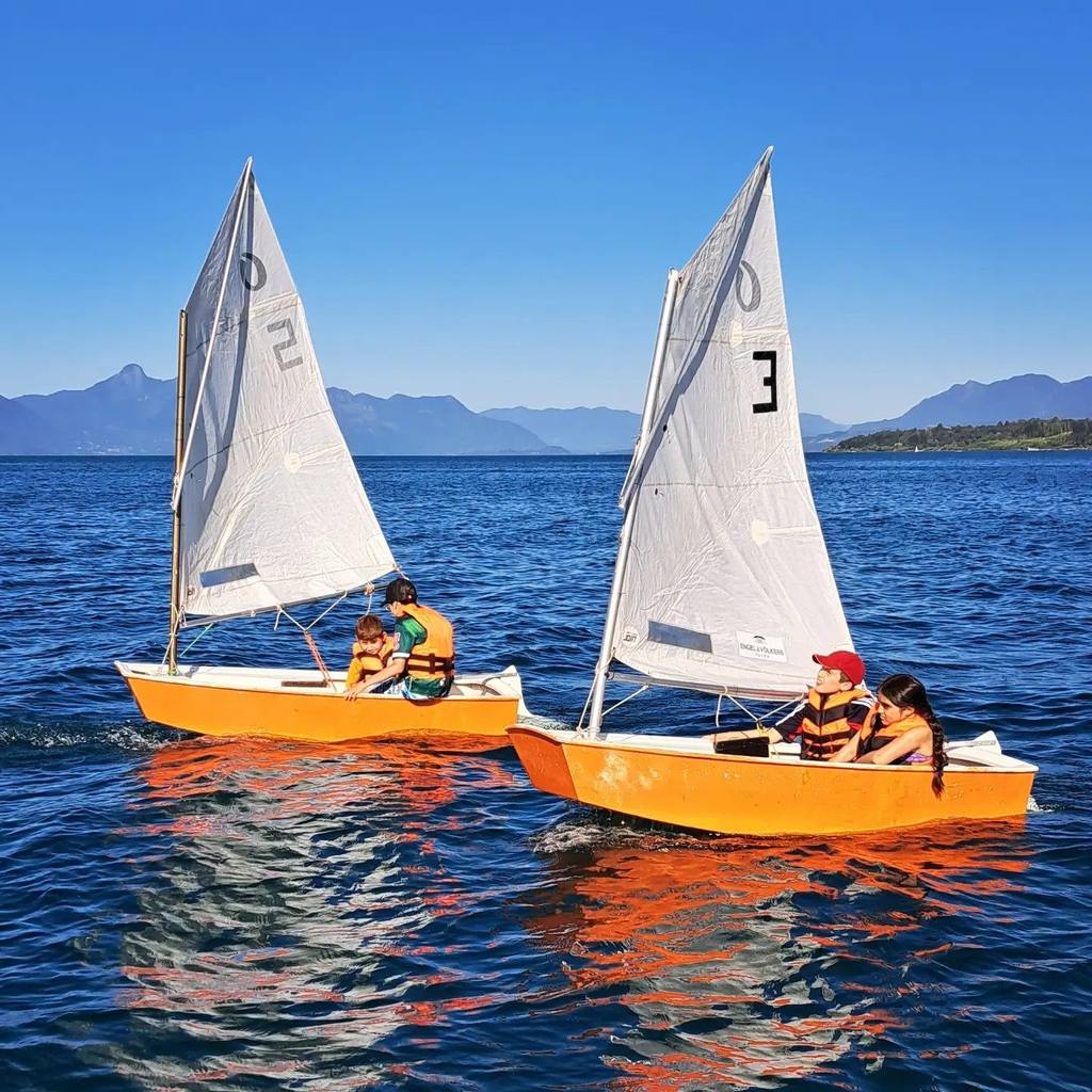 Clase de velerismo en el Lago Villarrica