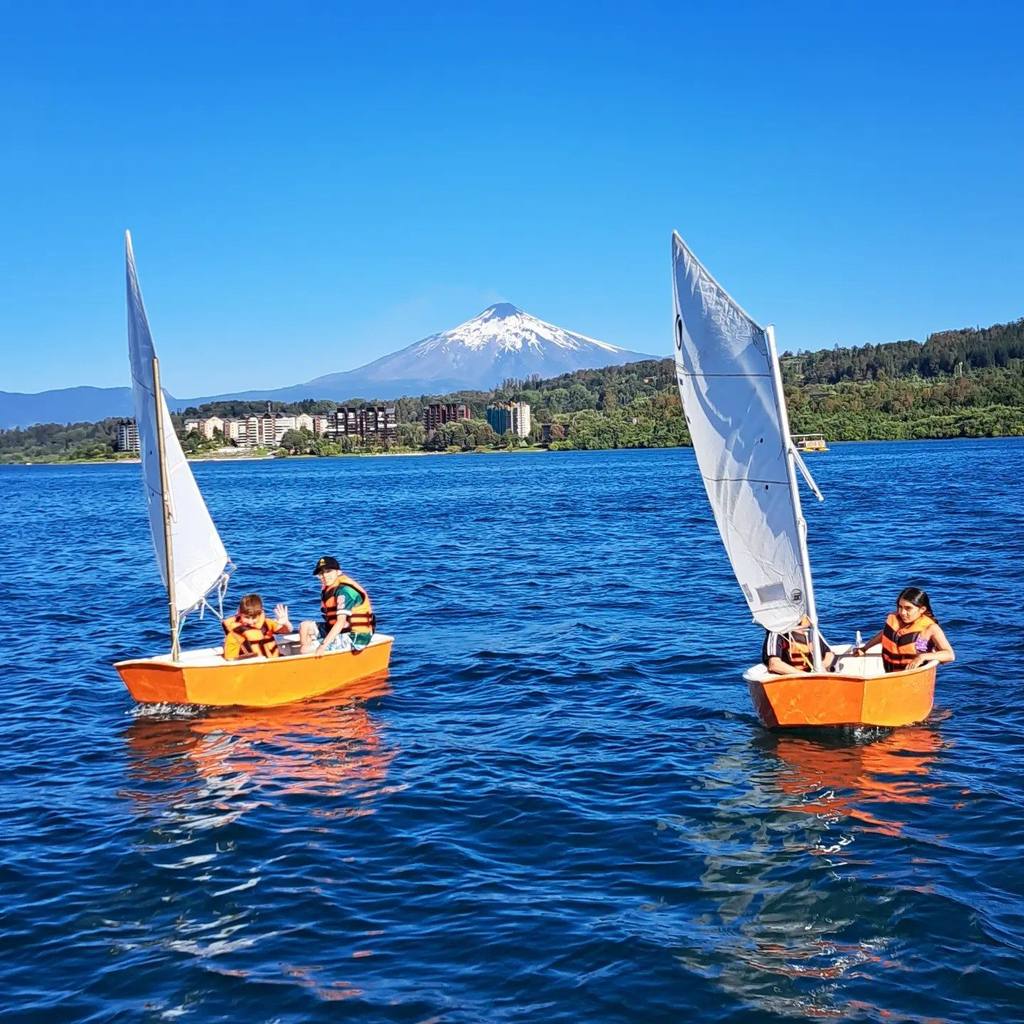 Clase de velerismo en el Lago Villarrica