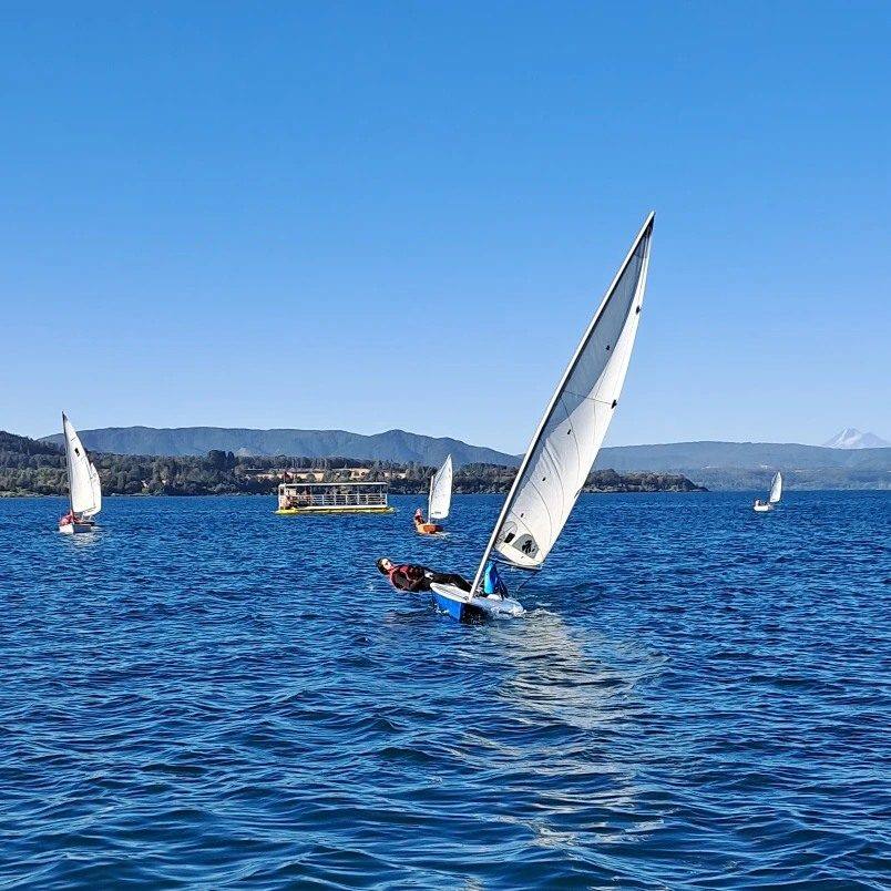 Clase de velerismo en el Lago Villarrica