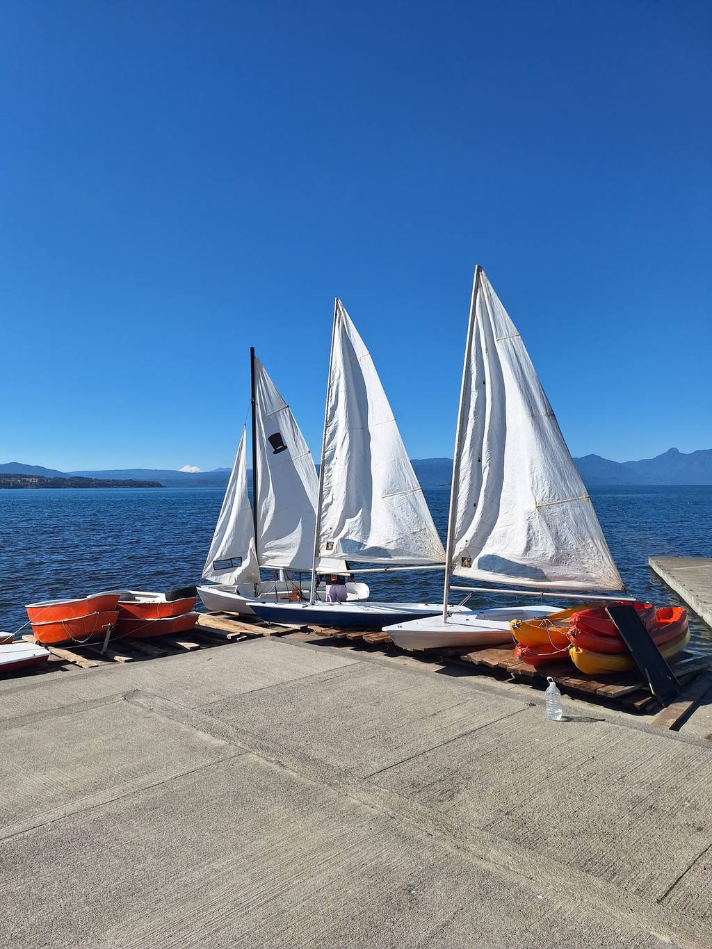 Clase de velerismo en el Lago Villarrica