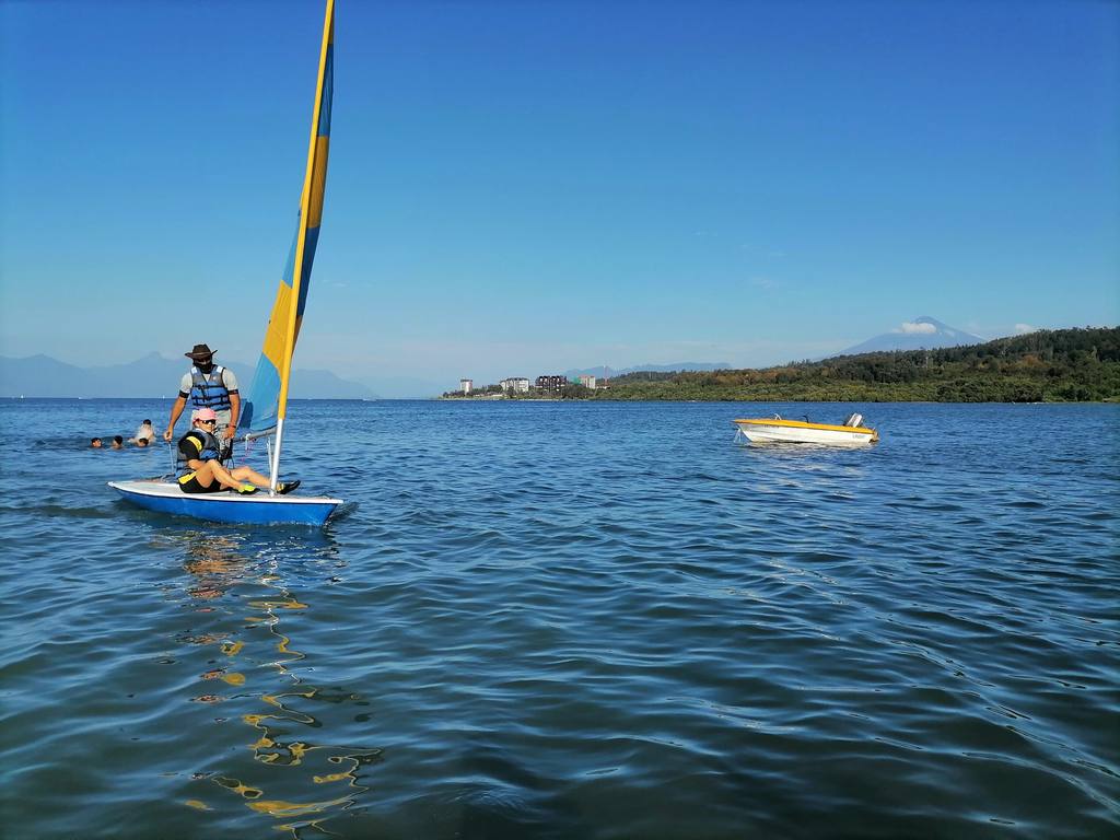 Clase de velerismo en el Lago Villarrica