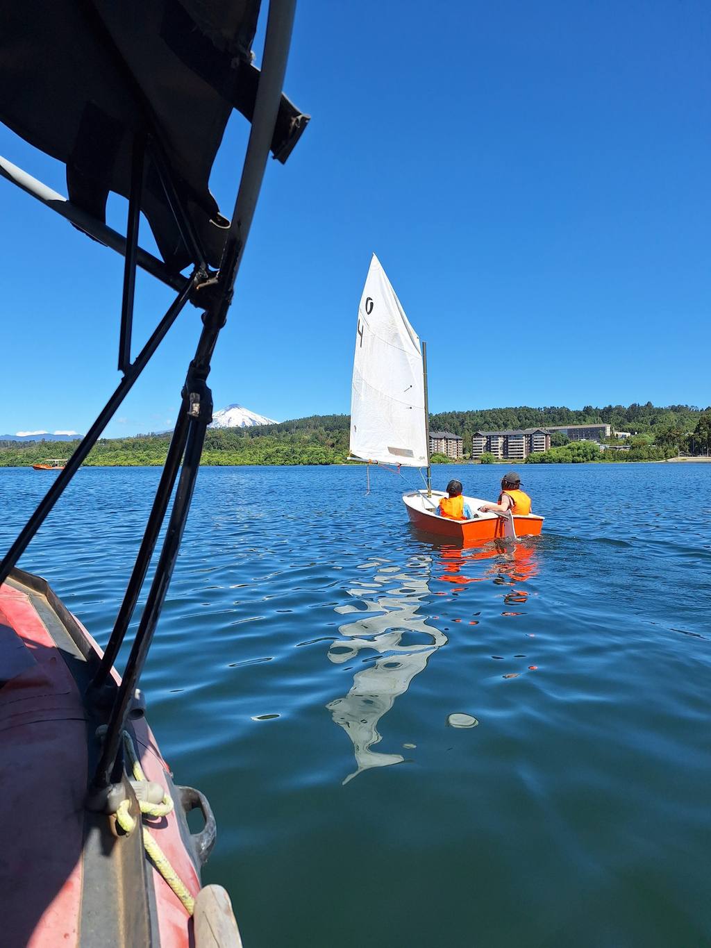 Clase de velerismo en el Lago Villarrica