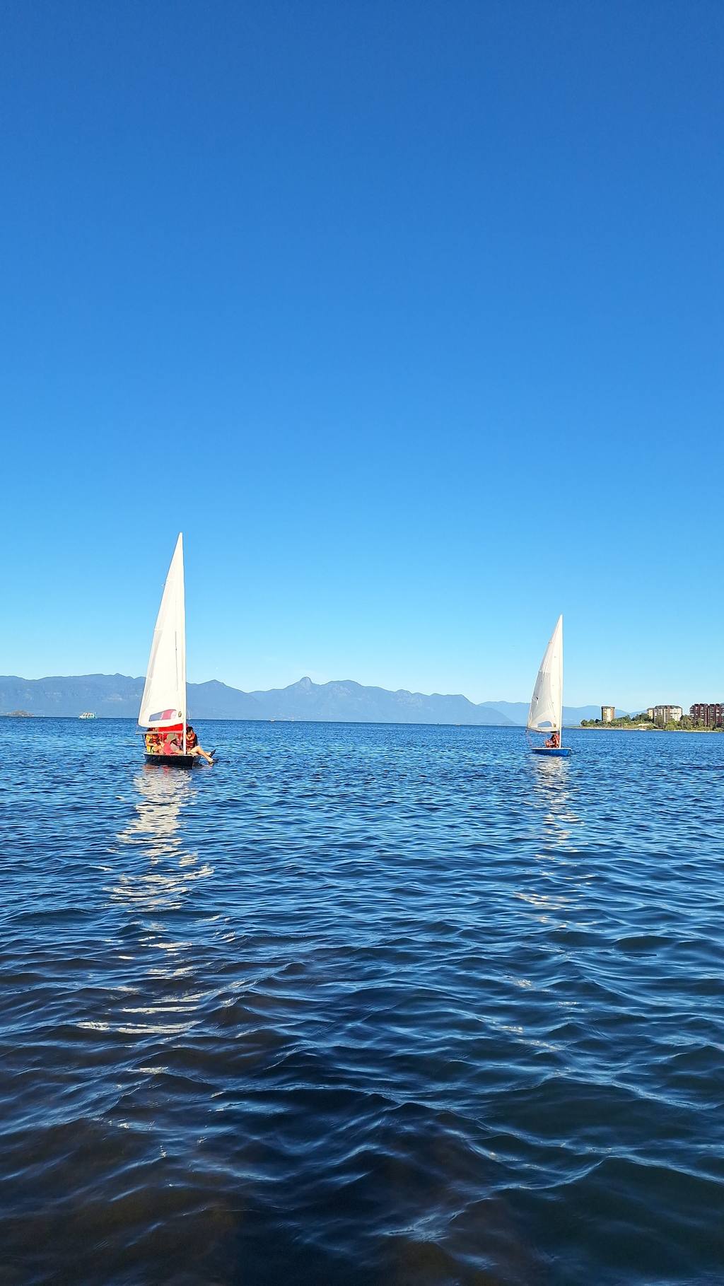Clase de velerismo en el Lago Villarrica