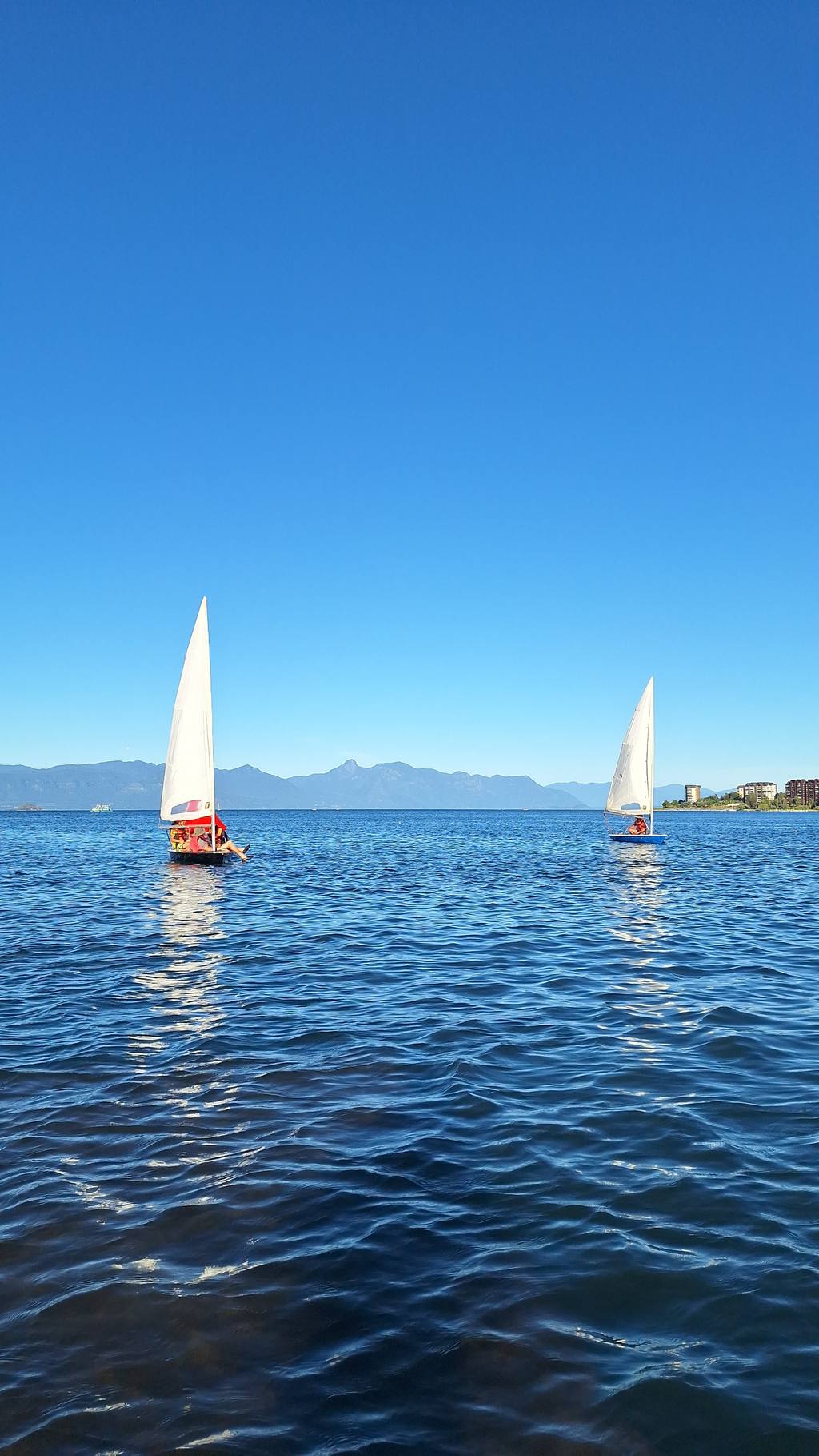 Clase de velerismo en el Lago Villarrica