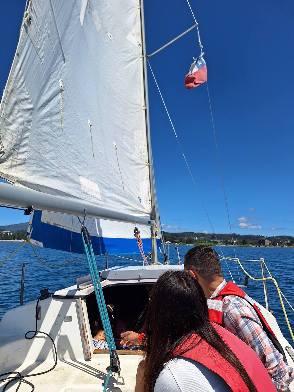 Paseo en velero por el Lago Villarrica