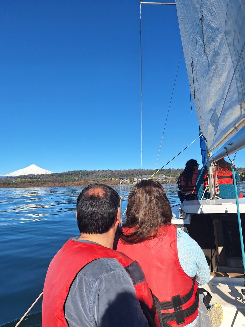 Paseo en velero por el Lago Villarrica